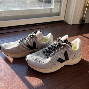 VEJA WOMEN'S MARLIN V-KNIT POLAR BLACK, Size 38